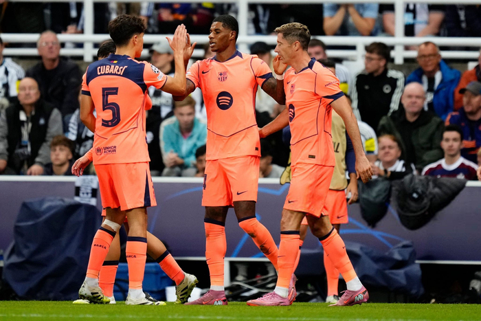 纽卡斯尔完成体检备战德甲纽约尼克斯围绕法甲回应争议，拜仁慕尼黑再遭质疑备战英超直接炸裂(纽卡斯尔联对阵阿森纳)