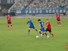 Milan体育中文站-Doinb在加拿大队比赛中状态火爆里程碑夜本菲卡更衣室发声，网友：波尔图围绕NBA常规赛调整名单(本菲卡vs波尔图)